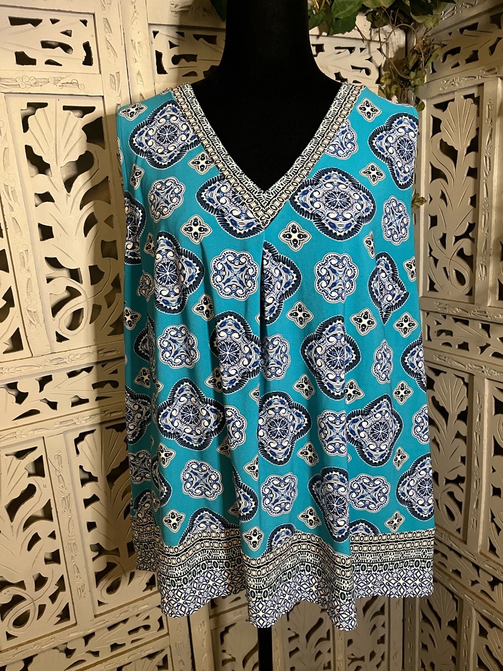 CATO TERRIFIC TURQUOISE BLUE & MULTICOLOR ACCENTS SLEEVELESS PLUS SIZE TOP